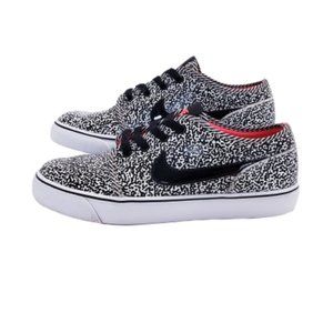 Rare 2014 Leather Nike Women's Size 5 Y Toki Shoes